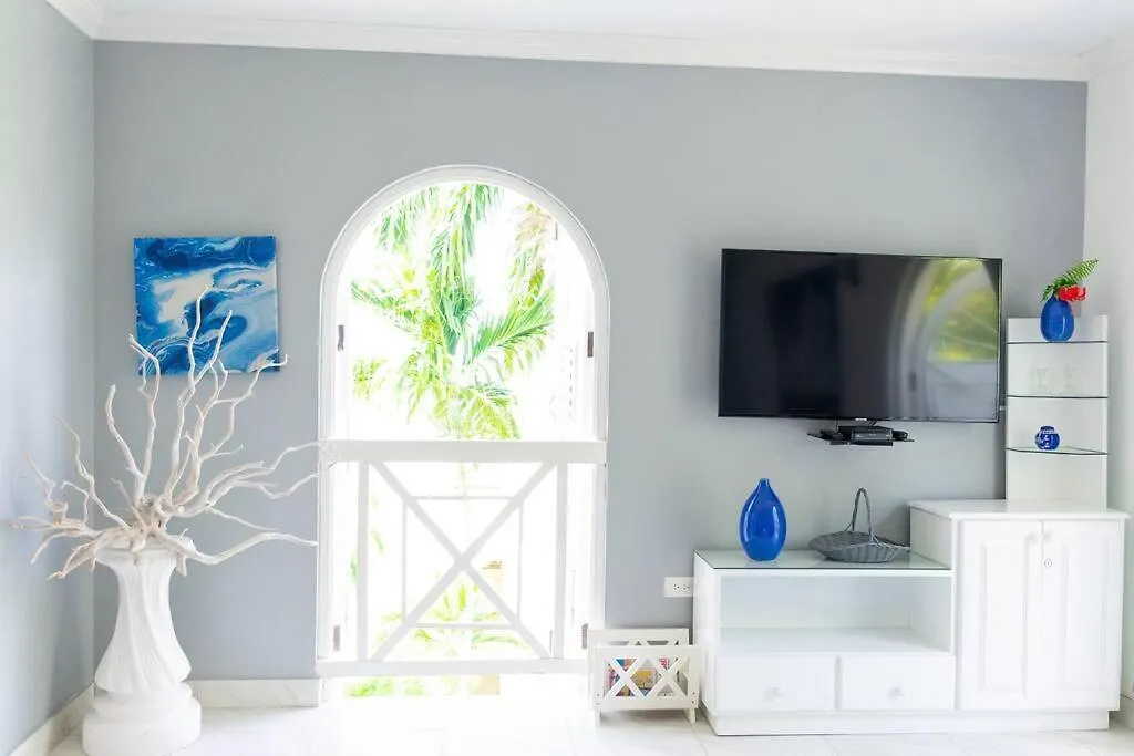 Coastal Bliss -Oceanview 2-Bedroom Condo In The Heart Of Ocho Rios Town