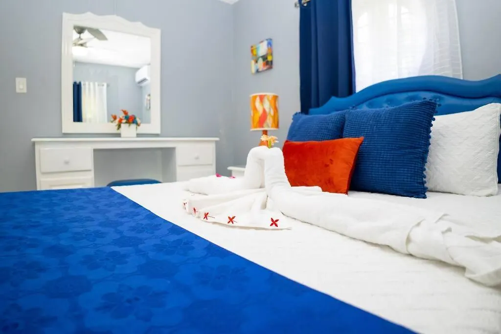 Coastal Bliss -Oceanview 2-Bedroom Condo In The Heart Of Ocho Rios Town