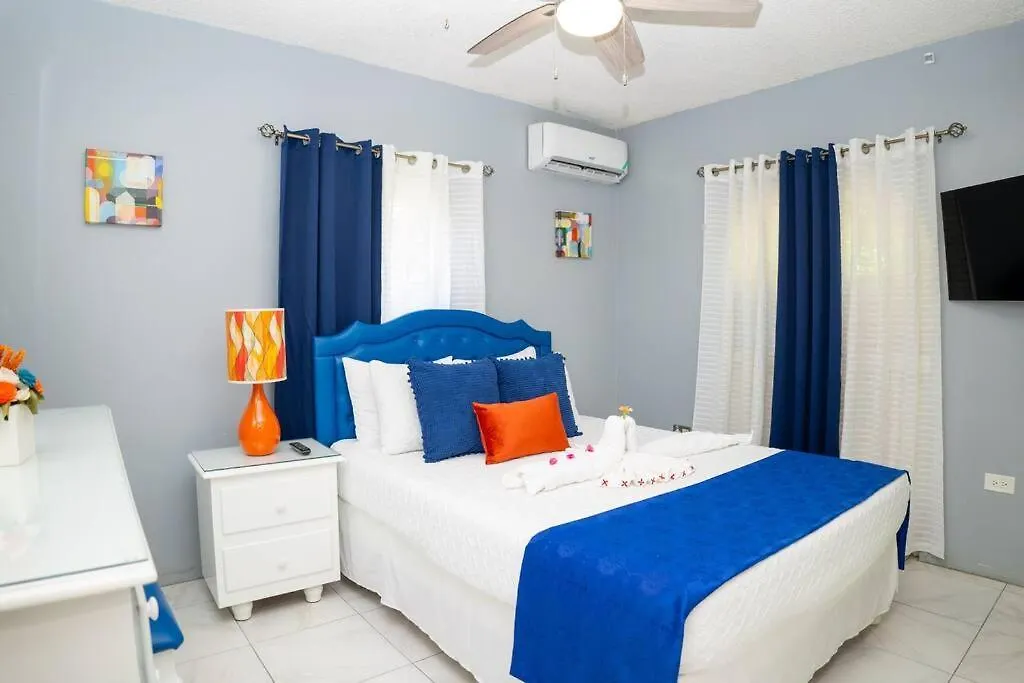 Guest house Coastal Bliss -Oceanview 2-Bedroom Condo In The Heart Of Ocho Rios Town Jamaica